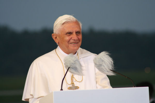 Datei:Papst.BenediktXVI.Köln1.jpg