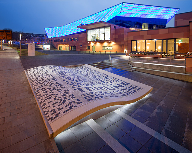 Datei:Freiheitshalle Hof.jpg